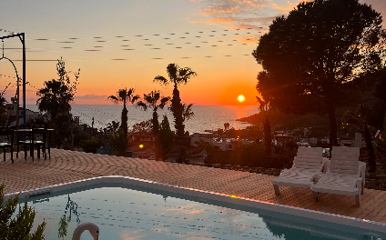 Antalya Karaöz Jakuzili Isıtmalı Havuzlu Üçgen Bungalov Ev | İlan No:0034